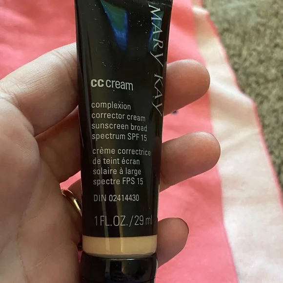 Mary Kay CC Cream - Natural Beige - Picture 3 of 4